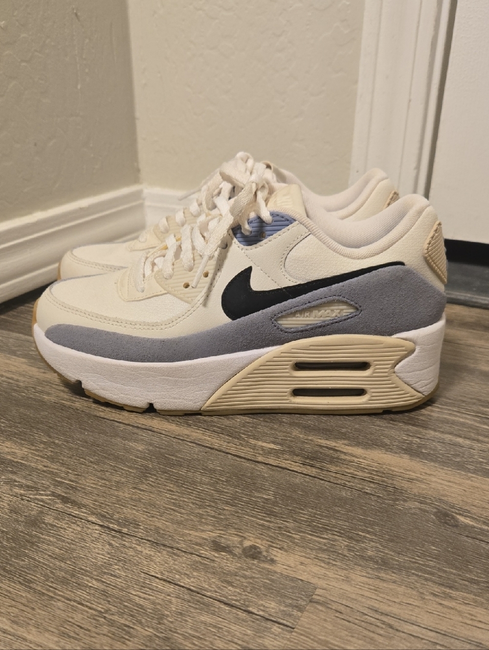 Nike Women’s Low-Top Sneakers in Cream, Gray & Black 7.5